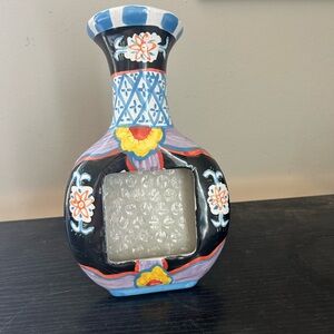 Ceramic 3x3 art deco photo frame in vase shape